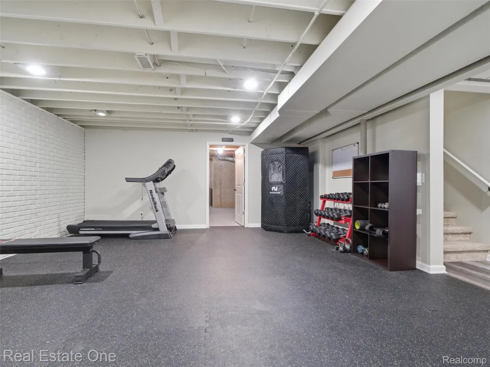 9572 Kingsway Circle Springfield Charter Township, MI 48348
