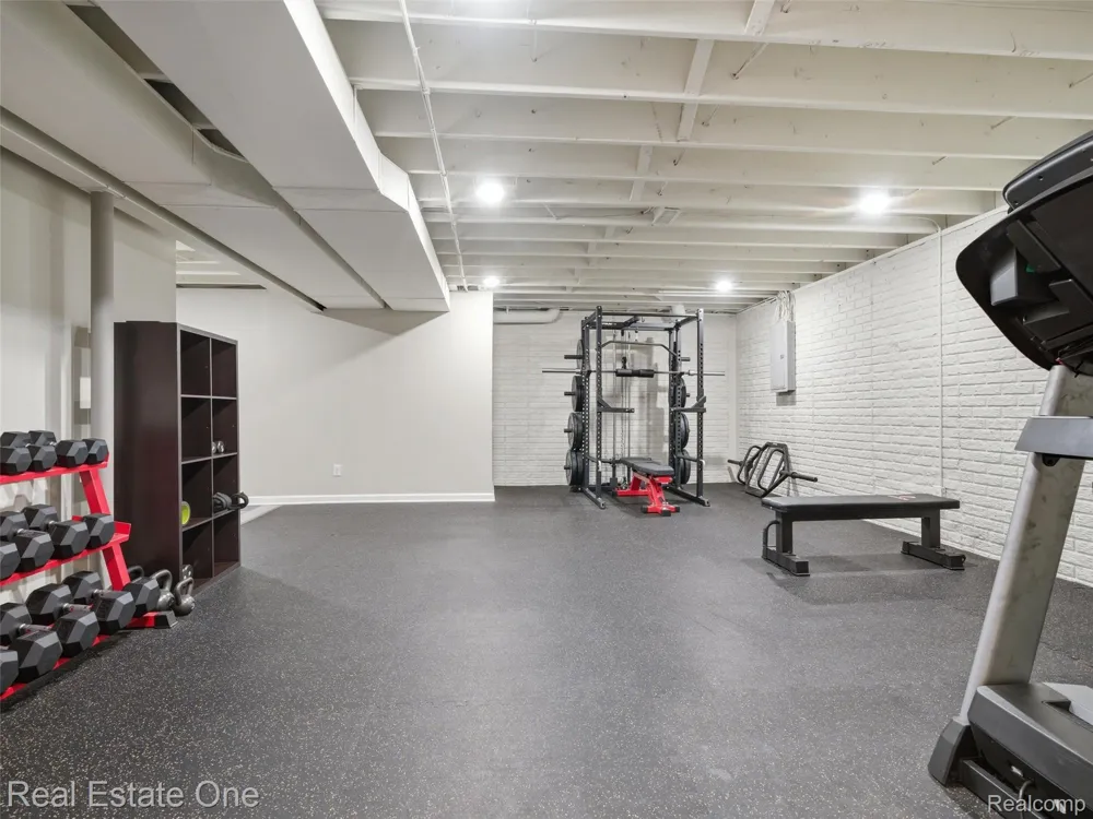 9572 Kingsway Circle Springfield Charter Township, MI 48348