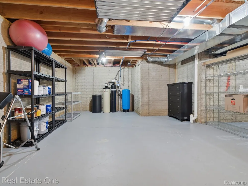 9572 Kingsway Circle Springfield Charter Township, MI 48348