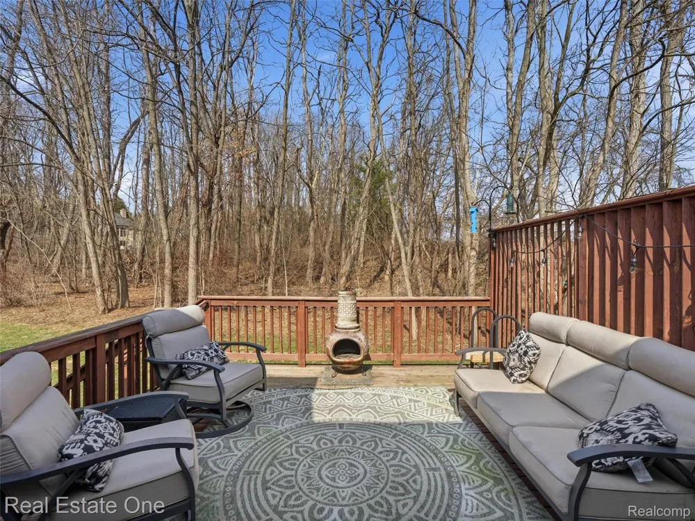 9572 Kingsway Circle Springfield Charter Township, MI 48348