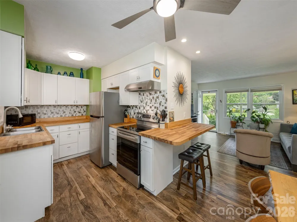 14 Fox Run Place Fairview, NC 28730
