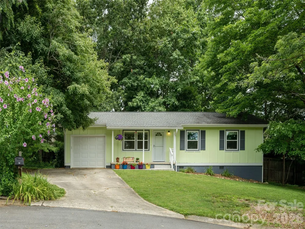 14 Fox Run Place Fairview, NC 28730