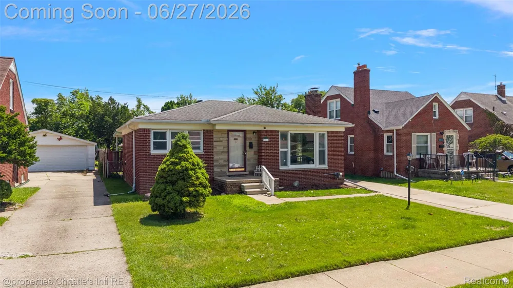 15654 Juliana Avenue Eastpointe City, MI 48021