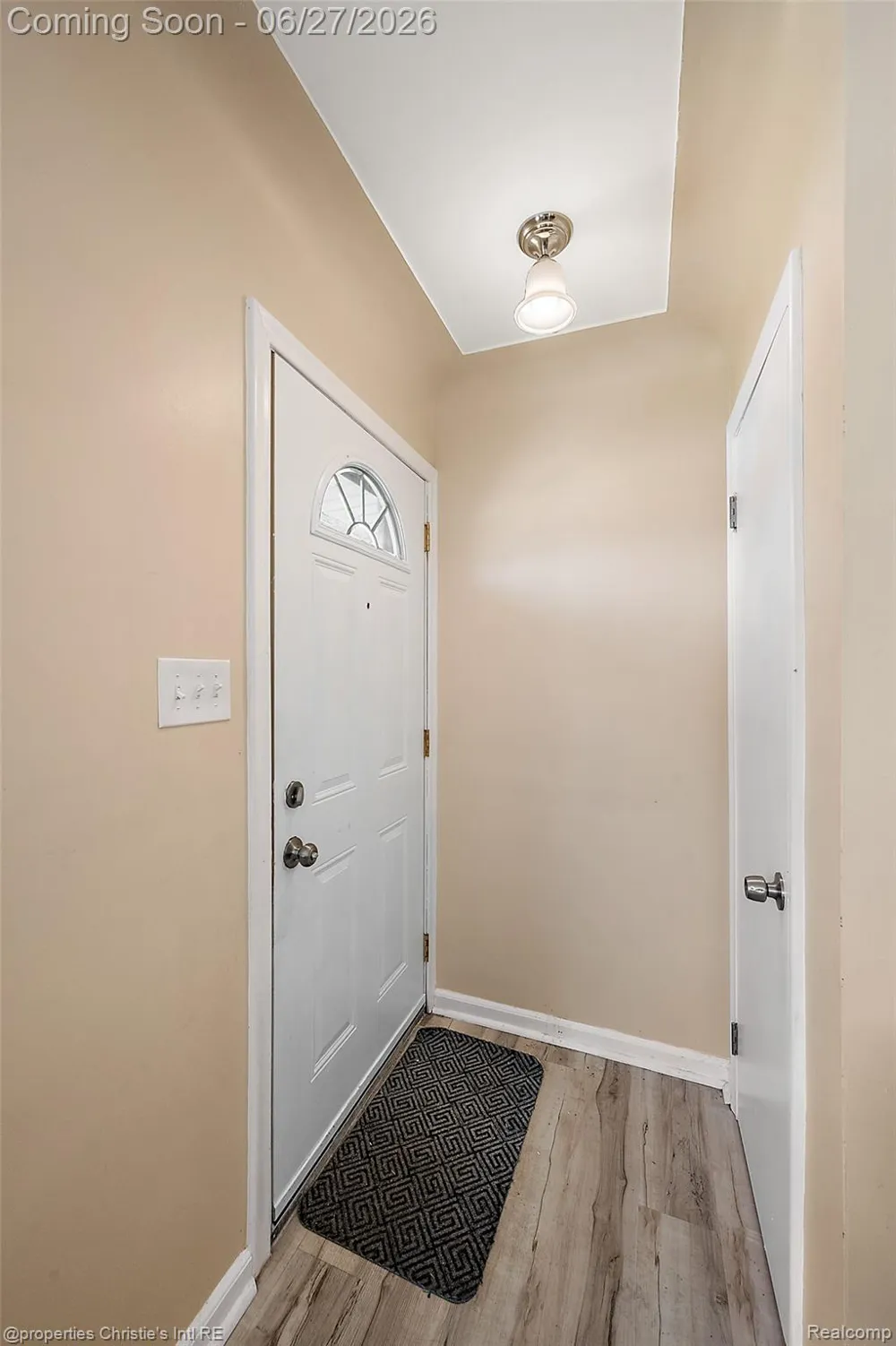 15654 Juliana Avenue Eastpointe City, MI 48021