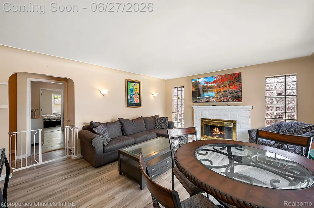 15654 Juliana Avenue Eastpointe City, MI 48021