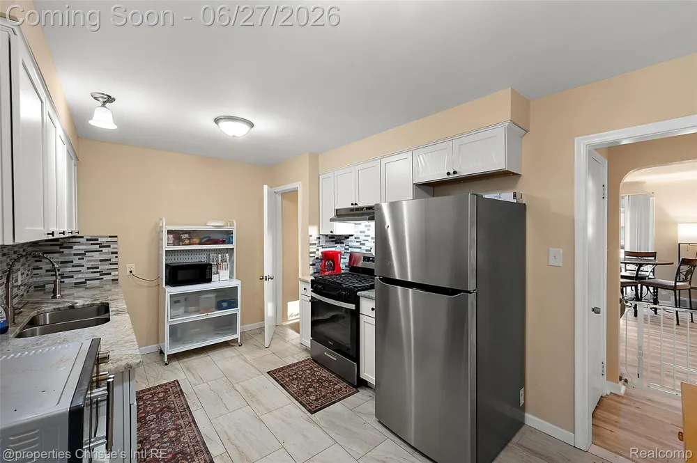 15654 Juliana Avenue Eastpointe City, MI 48021