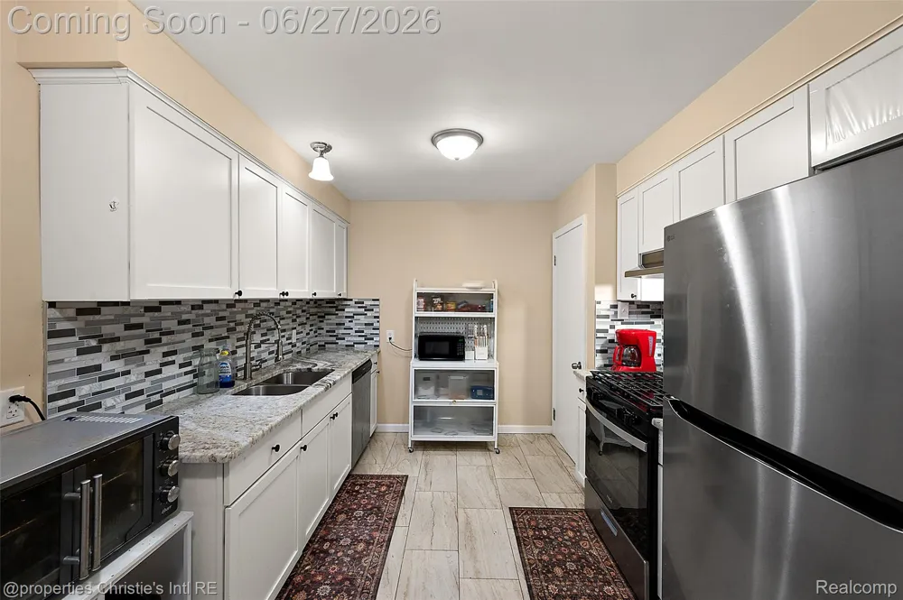 15654 Juliana Avenue Eastpointe City, MI 48021
