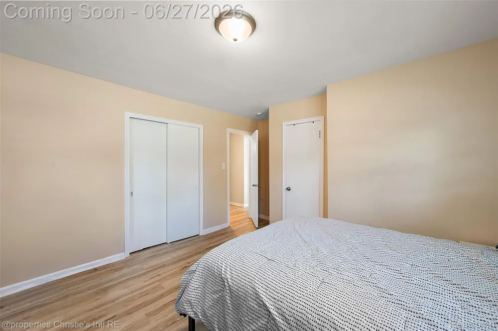 15654 Juliana Avenue Eastpointe City, MI 48021