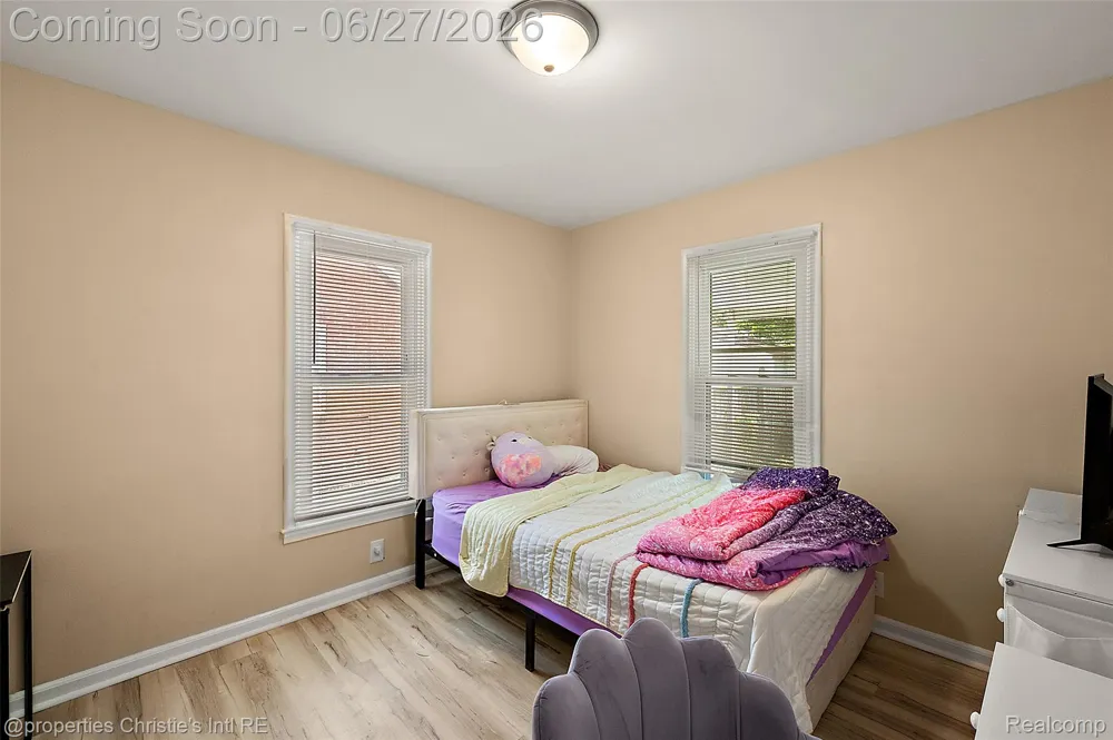 15654 Juliana Avenue Eastpointe City, MI 48021