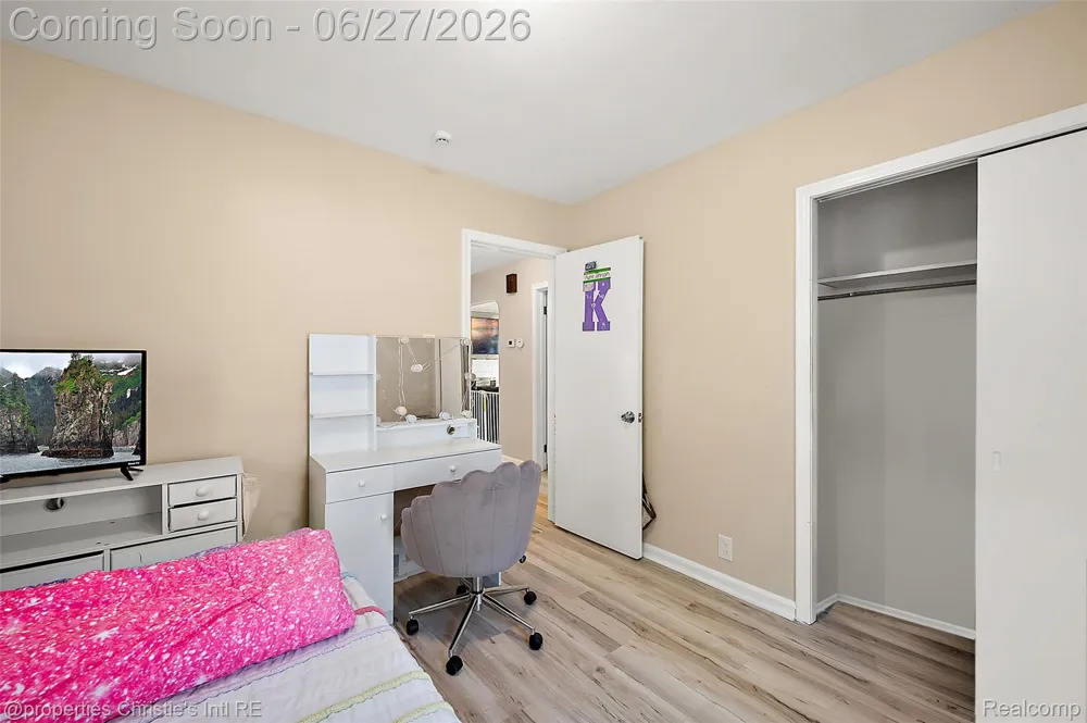 15654 Juliana Avenue Eastpointe City, MI 48021