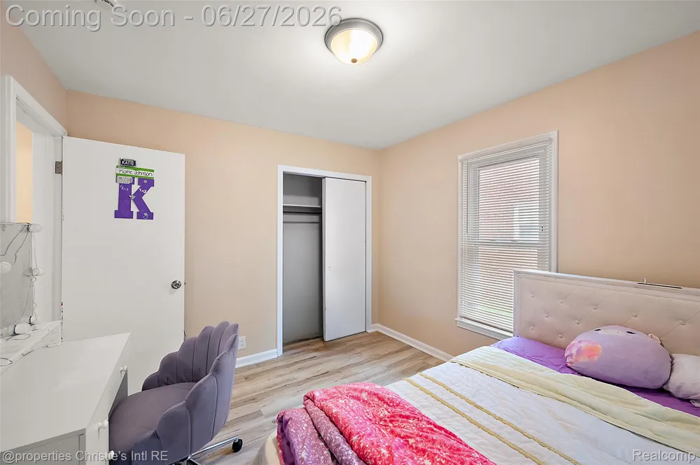 15654 Juliana Avenue Eastpointe City, MI 48021