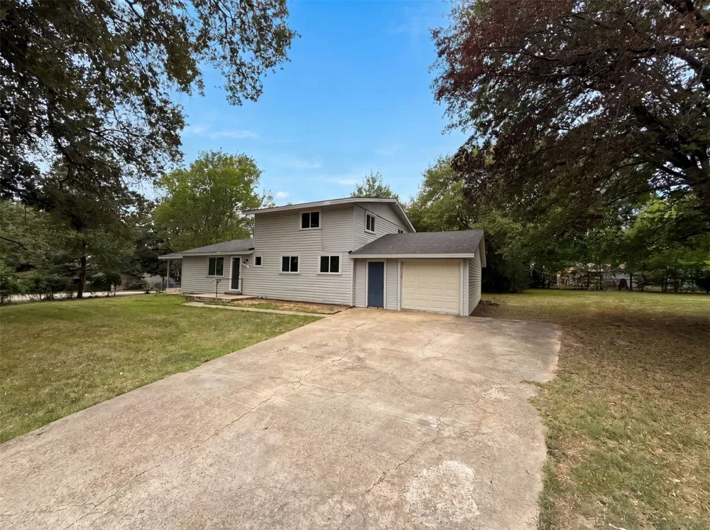 123 E Merry Way Gun Barrel City, TX 75156