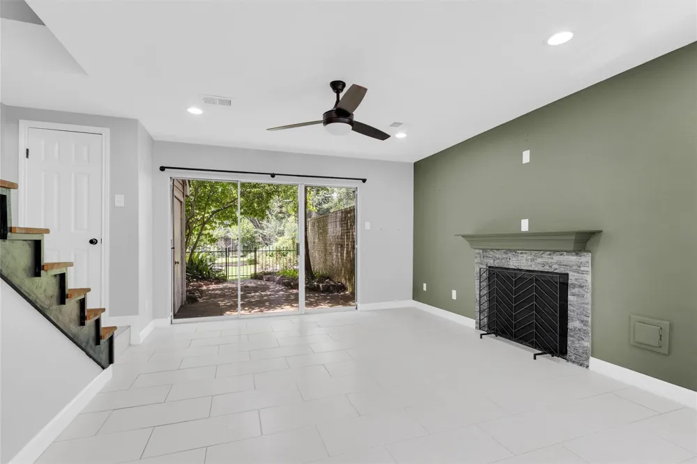 2030 Plantation Drive #E4 Conroe, TX 77301