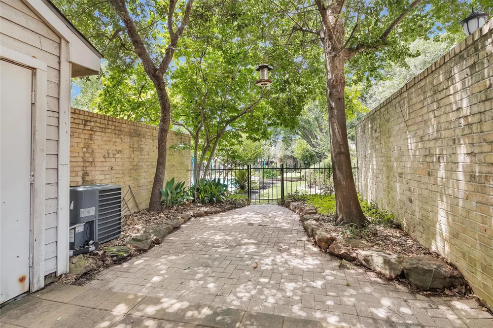 2030 Plantation Drive #E4 Conroe, TX 77301