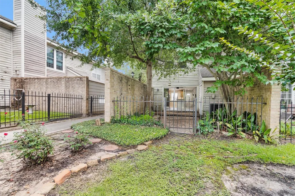 2030 Plantation Drive #E4 Conroe, TX 77301