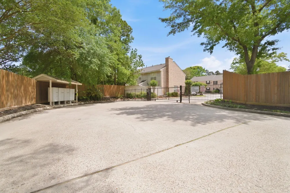 2030 Plantation Drive #E4 Conroe, TX 77301