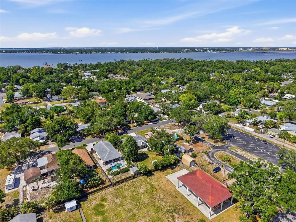3307 3RD AVENUE W Bradenton, FL 34205