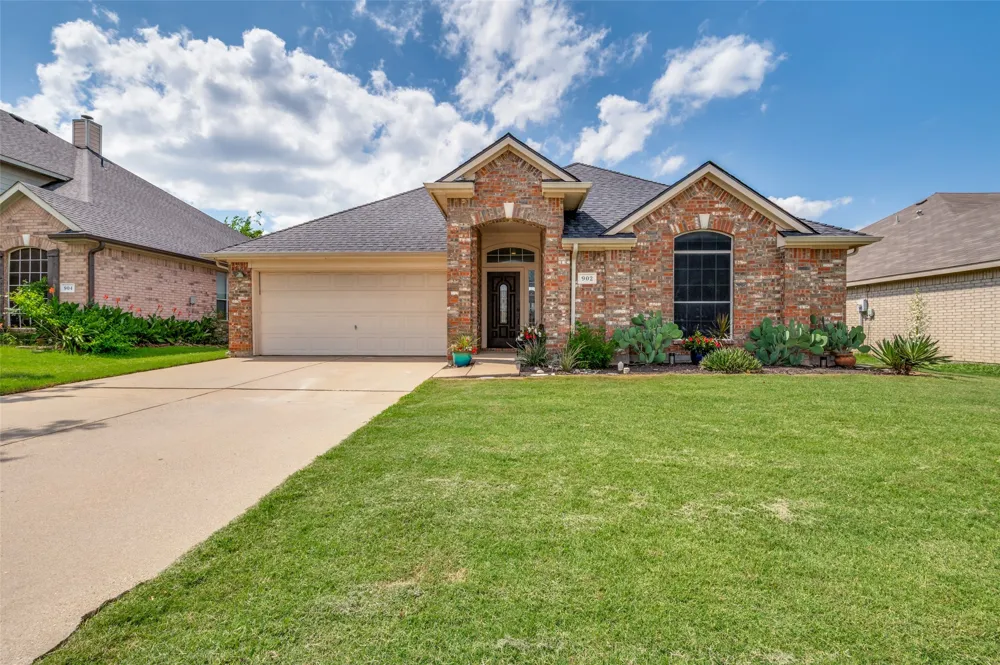 902 Cutting Horse Drive Mansfield, TX 76063