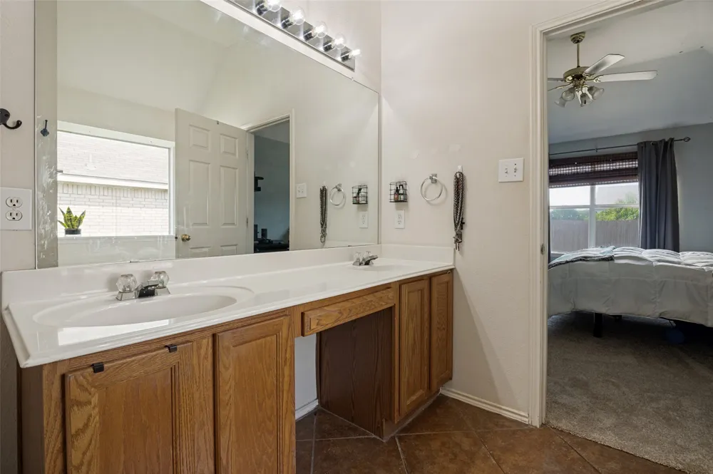 902 Cutting Horse Drive Mansfield, TX 76063