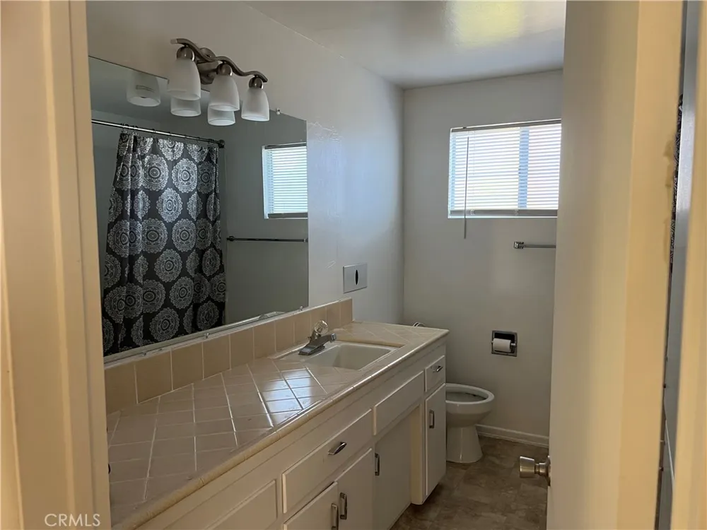 771 S Thompson Hemet, CA 92543