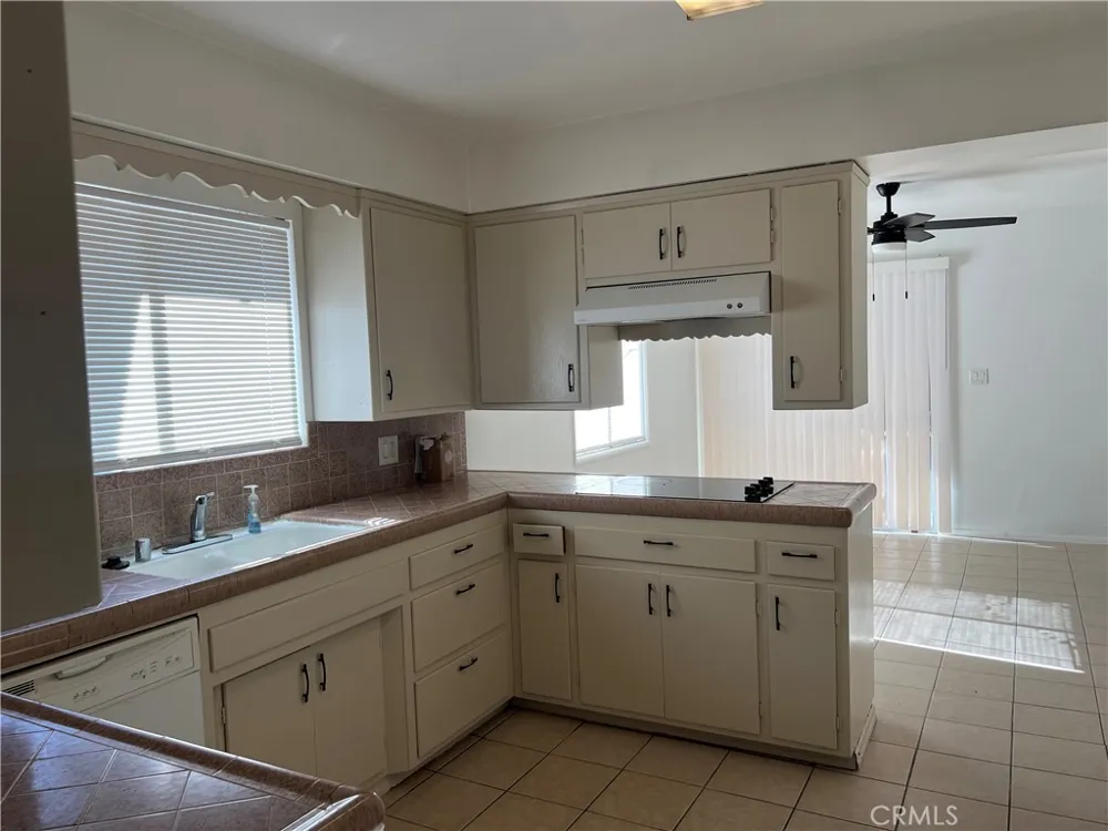 771 S Thompson Hemet, CA 92543