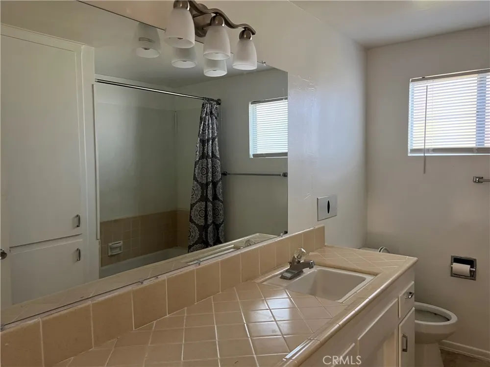 771 S Thompson Hemet, CA 92543
