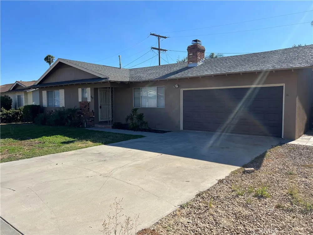 771 S Thompson Hemet, CA 92543