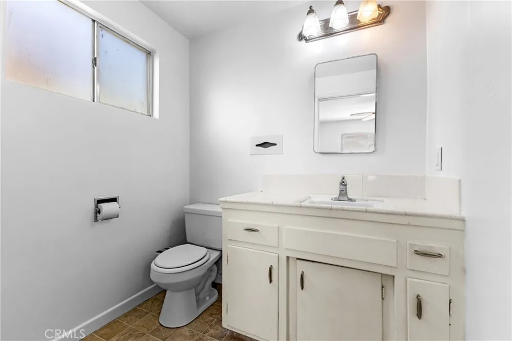 771 S Thompson Hemet, CA 92543