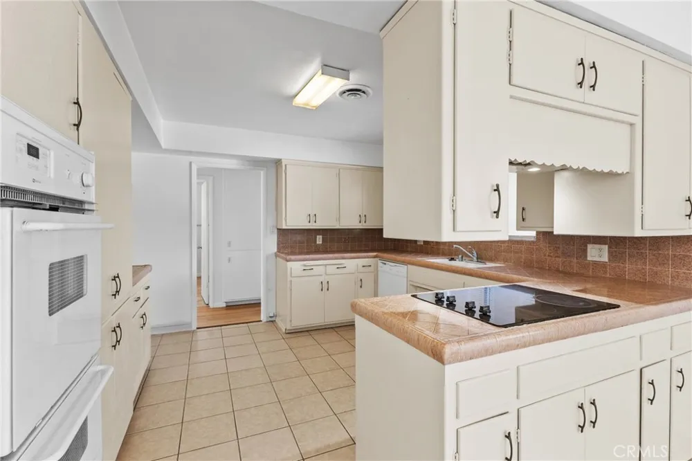 771 S Thompson Hemet, CA 92543