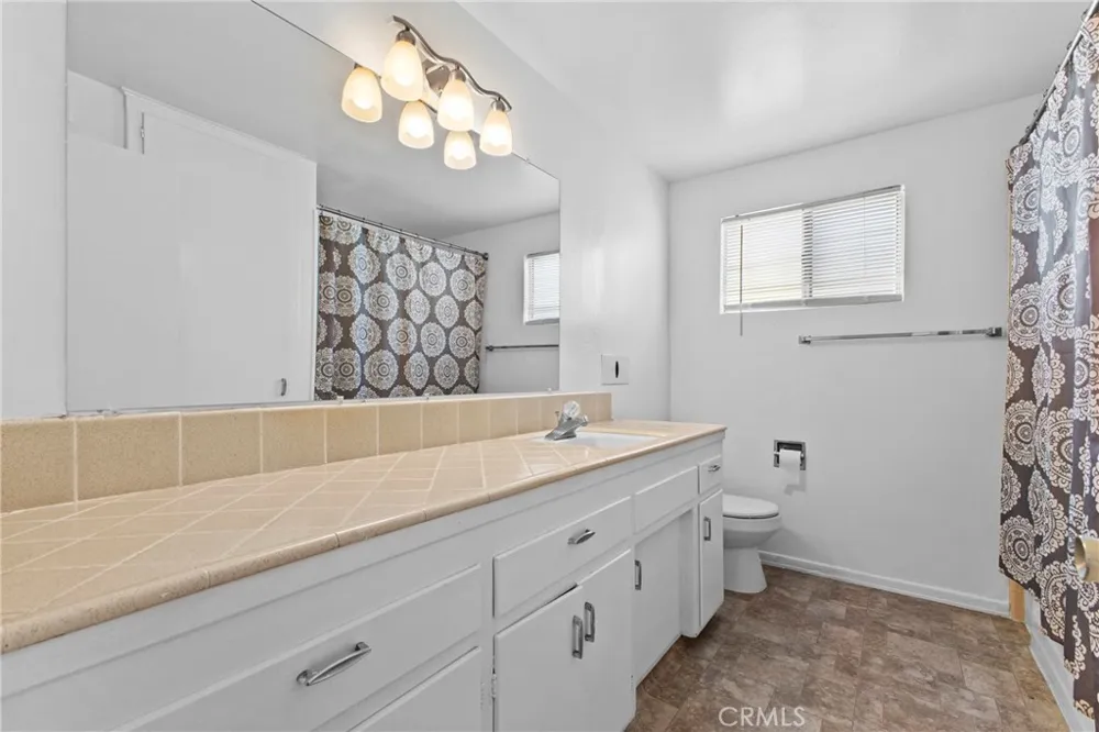 771 S Thompson Hemet, CA 92543
