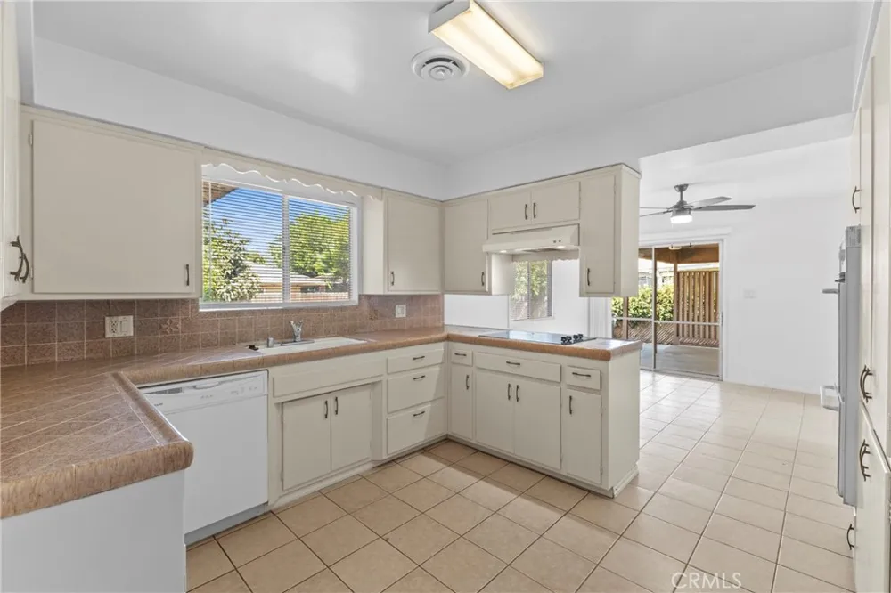 771 S Thompson Hemet, CA 92543