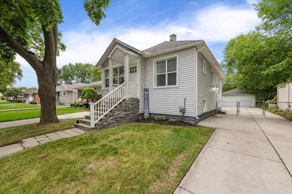 23831 Deziel Street Saint Clair Shores, MI 48082