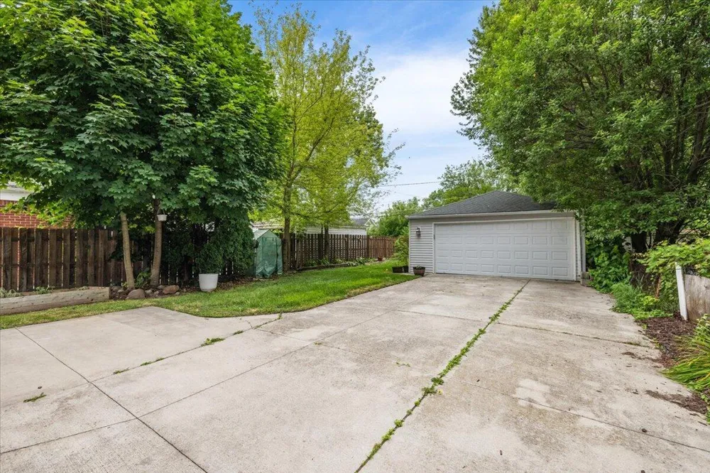 23831 Deziel Street Saint Clair Shores, MI 48082