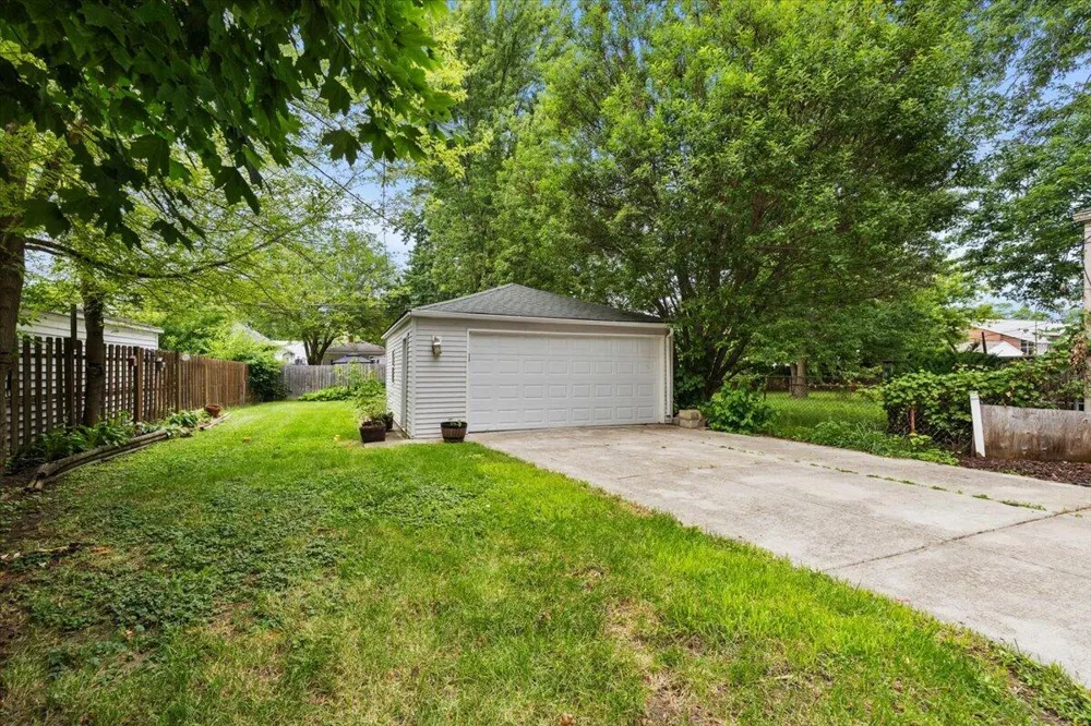 23831 Deziel Street Saint Clair Shores, MI 48082