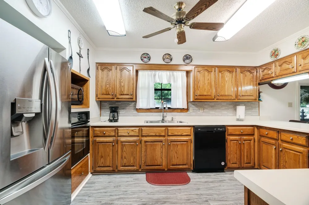 203 1st Street NW Detroit, TX 75436