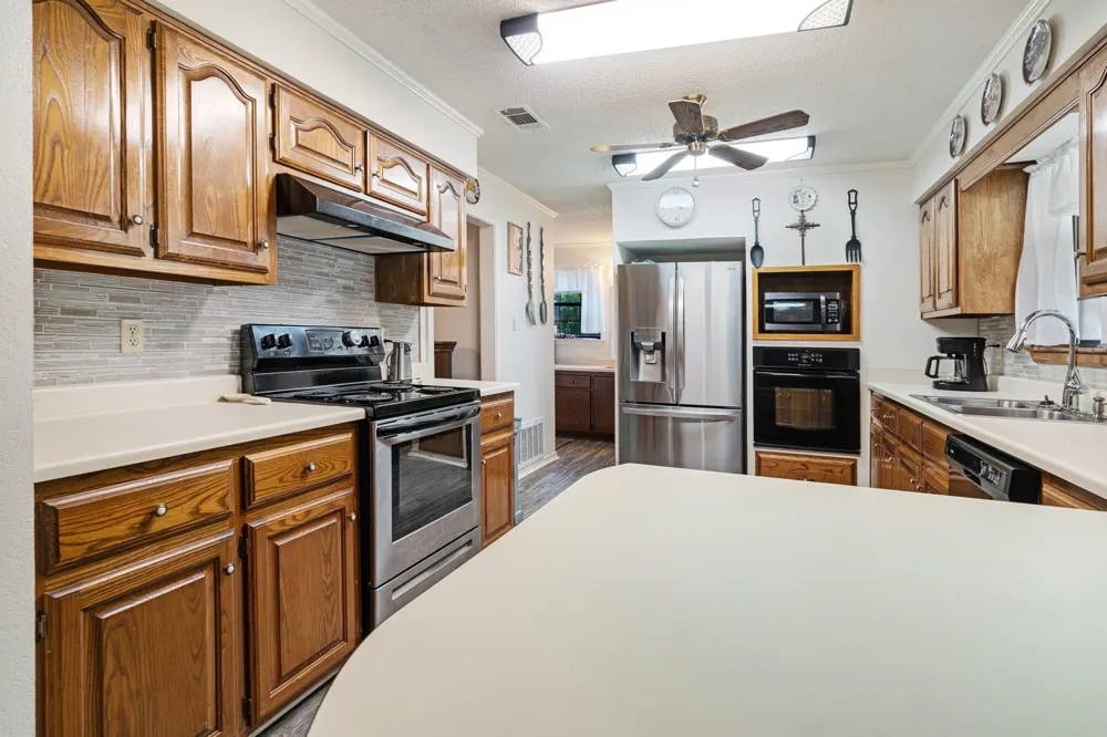 203 1st Street NW Detroit, TX 75436