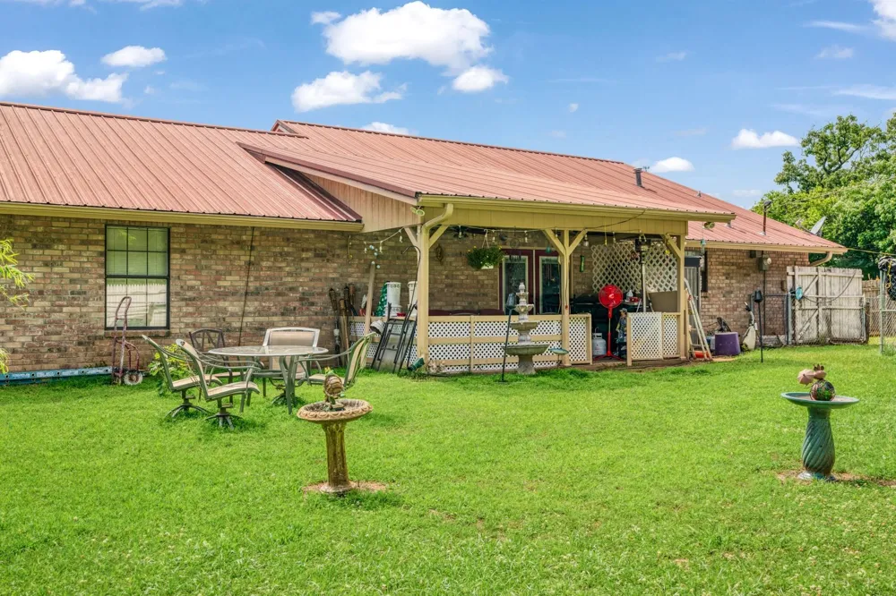 203 1st Street NW Detroit, TX 75436