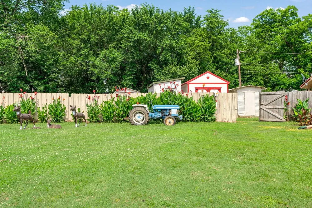 203 1st Street NW Detroit, TX 75436