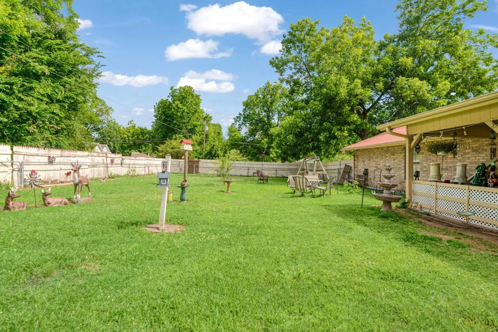 203 1st Street NW Detroit, TX 75436