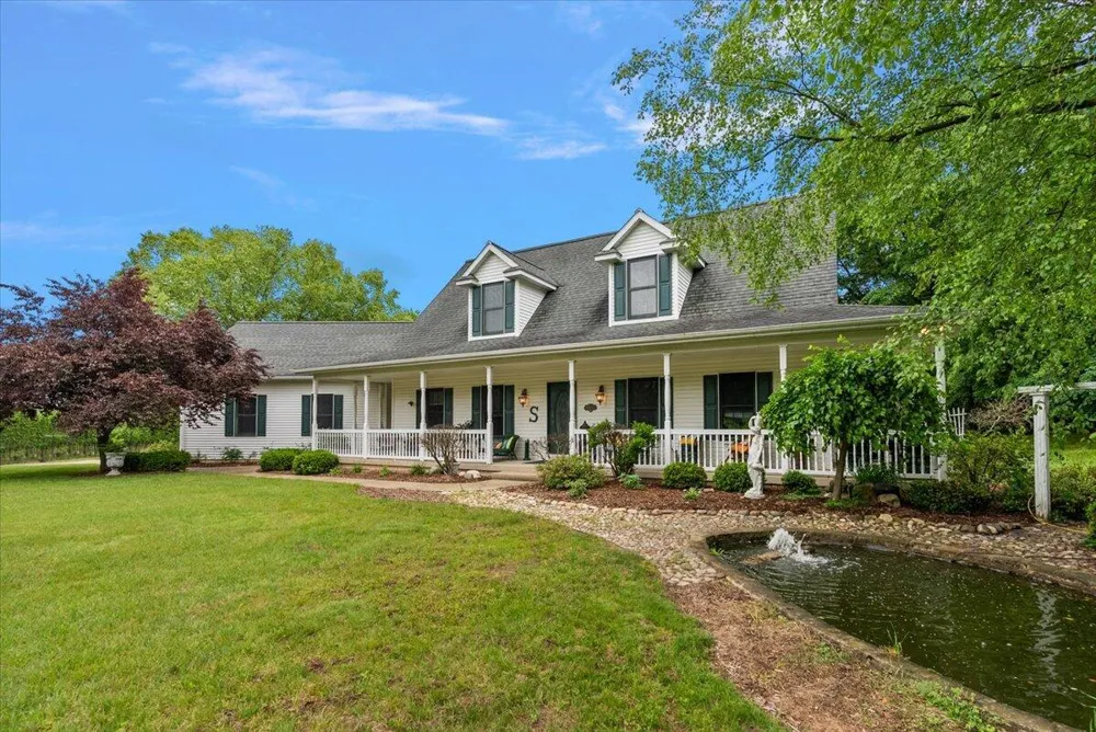 8236 Alpine Avenue NW Alpine Township, MI 49345