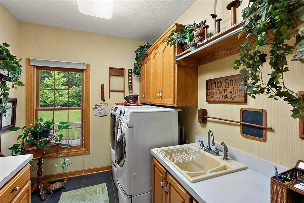 8236 Alpine Avenue NW Alpine Township, MI 49345