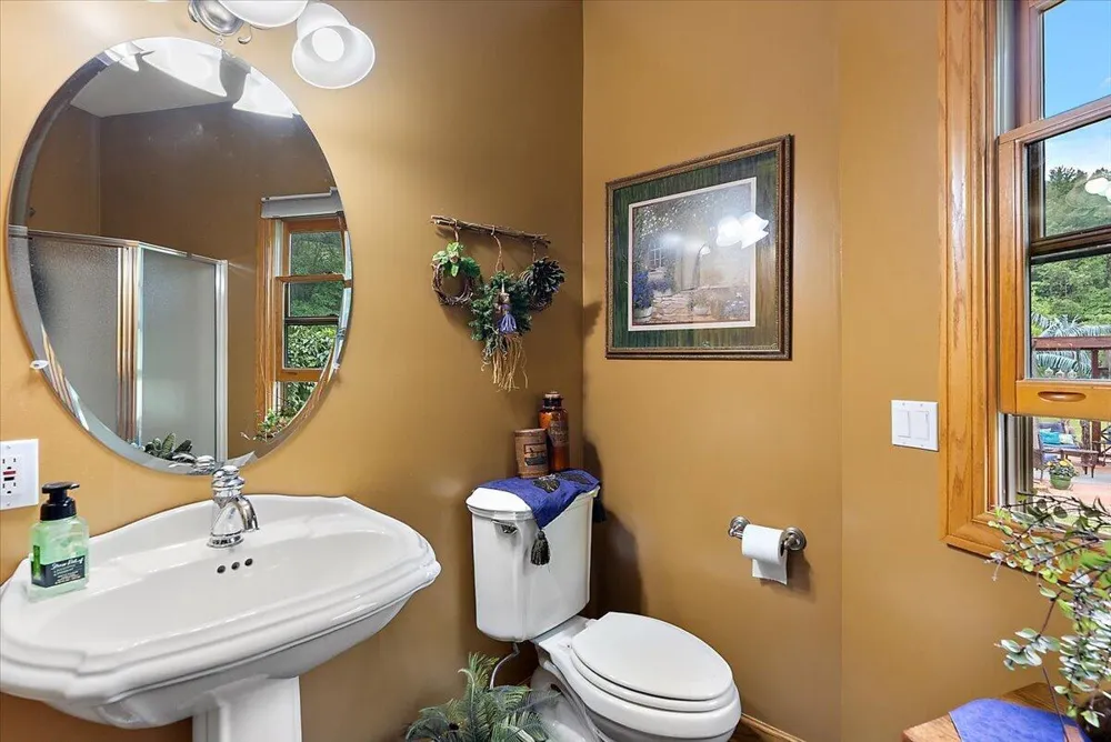 8236 Alpine Avenue NW Alpine Township, MI 49345