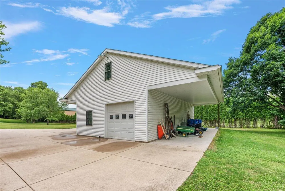 8236 Alpine Avenue NW Alpine Township, MI 49345