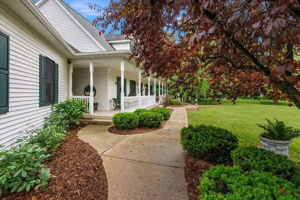 8236 Alpine Avenue NW Alpine Township, MI 49345
