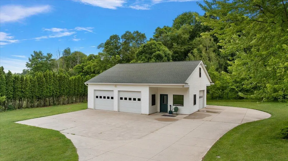 8236 Alpine Avenue NW Alpine Township, MI 49345