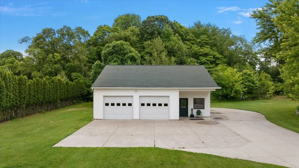 8236 Alpine Avenue NW Alpine Township, MI 49345