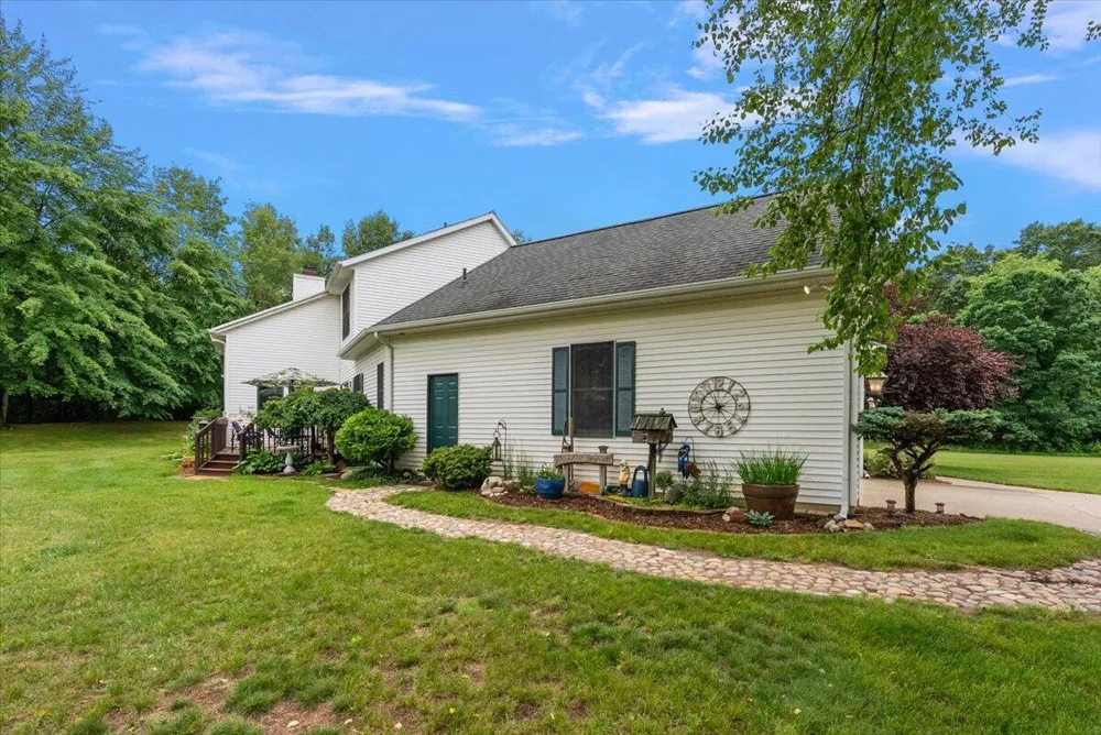 8236 Alpine Avenue NW Alpine Township, MI 49345