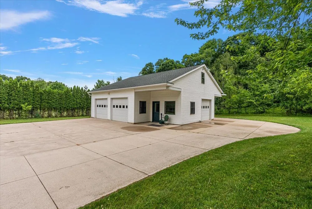8236 Alpine Avenue NW Alpine Township, MI 49345