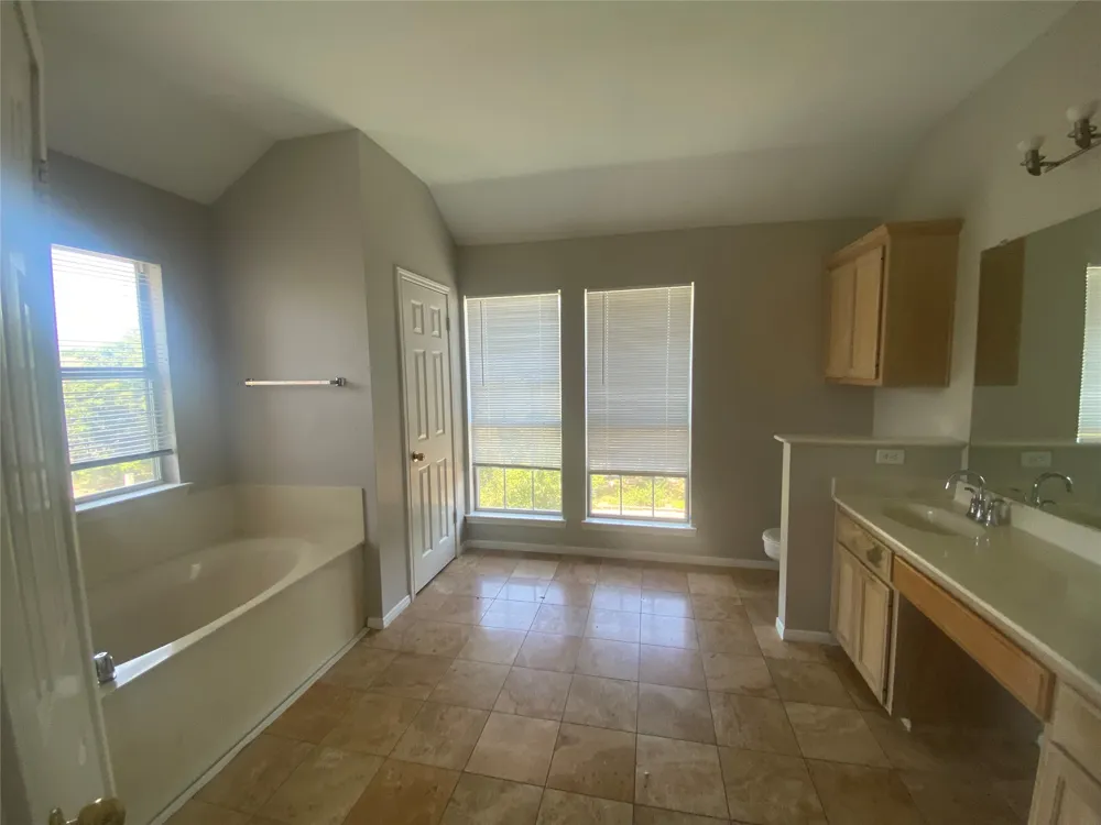 11915 Sky West Drive Austin, TX 78758