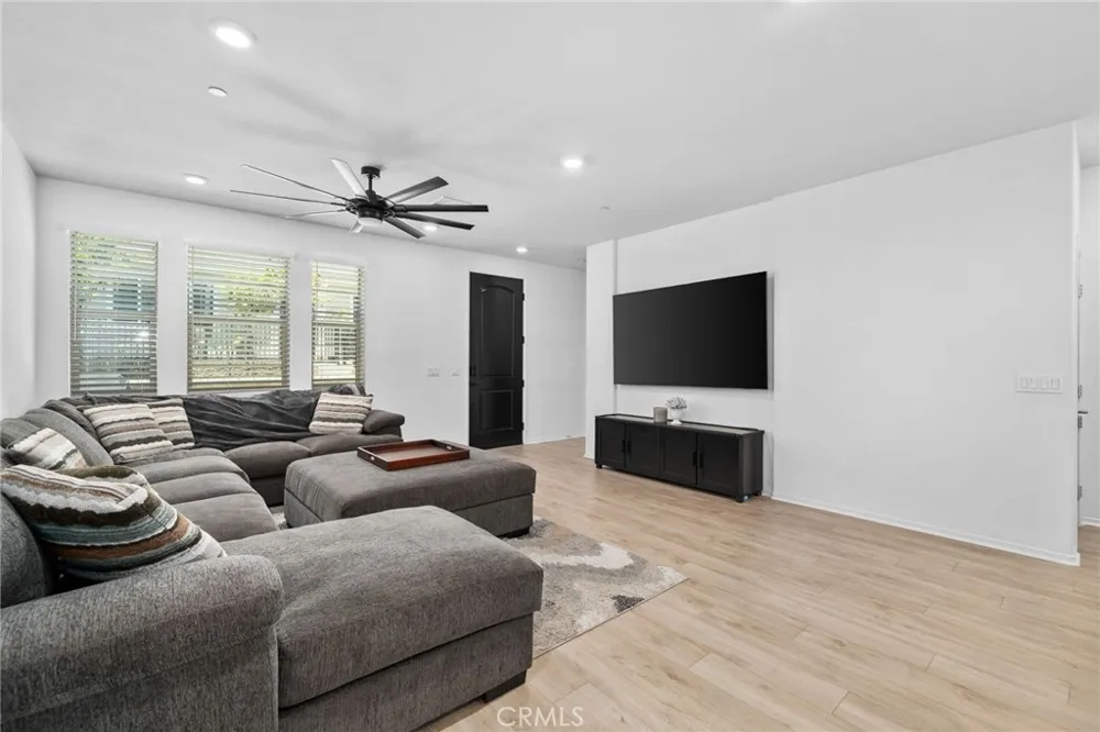 5604 Altamura #3 Fontana, CA 92336